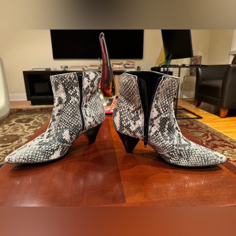 ❤️ NWT GABRIELLA Black&White leather ankle booties in Classic snakeskin Style - Picture 7 of 9